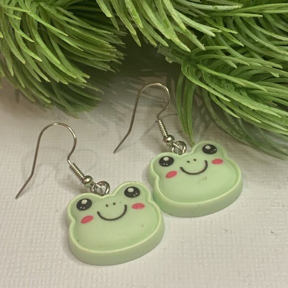 Frog Earring, Amphibian Earring, Frog Jewelry, Silly Animal Earring, Gift Idea - Picture 6 of 8